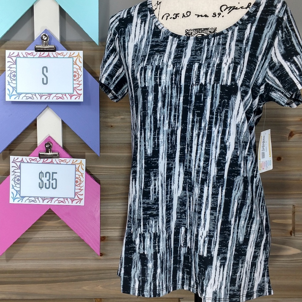 LuLaRoe NWT Small Classic Tee